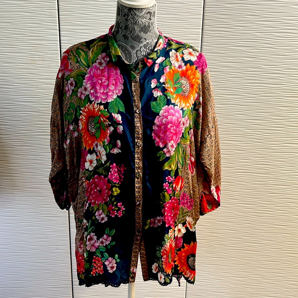 Stunning 100% Silk Floral.